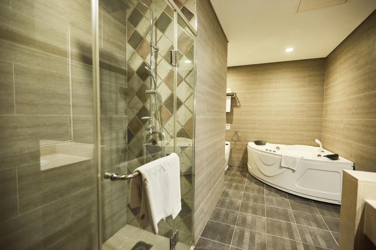 Queenvell Hotel Тегу Екстер'єр фото